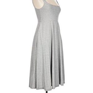 BEYOND YOGA 
Featherweight At The Ready Midi Dress